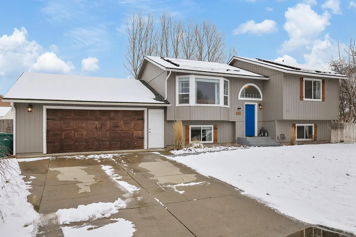 5710 N Blue Skies St, Newman Lake, WA 99025