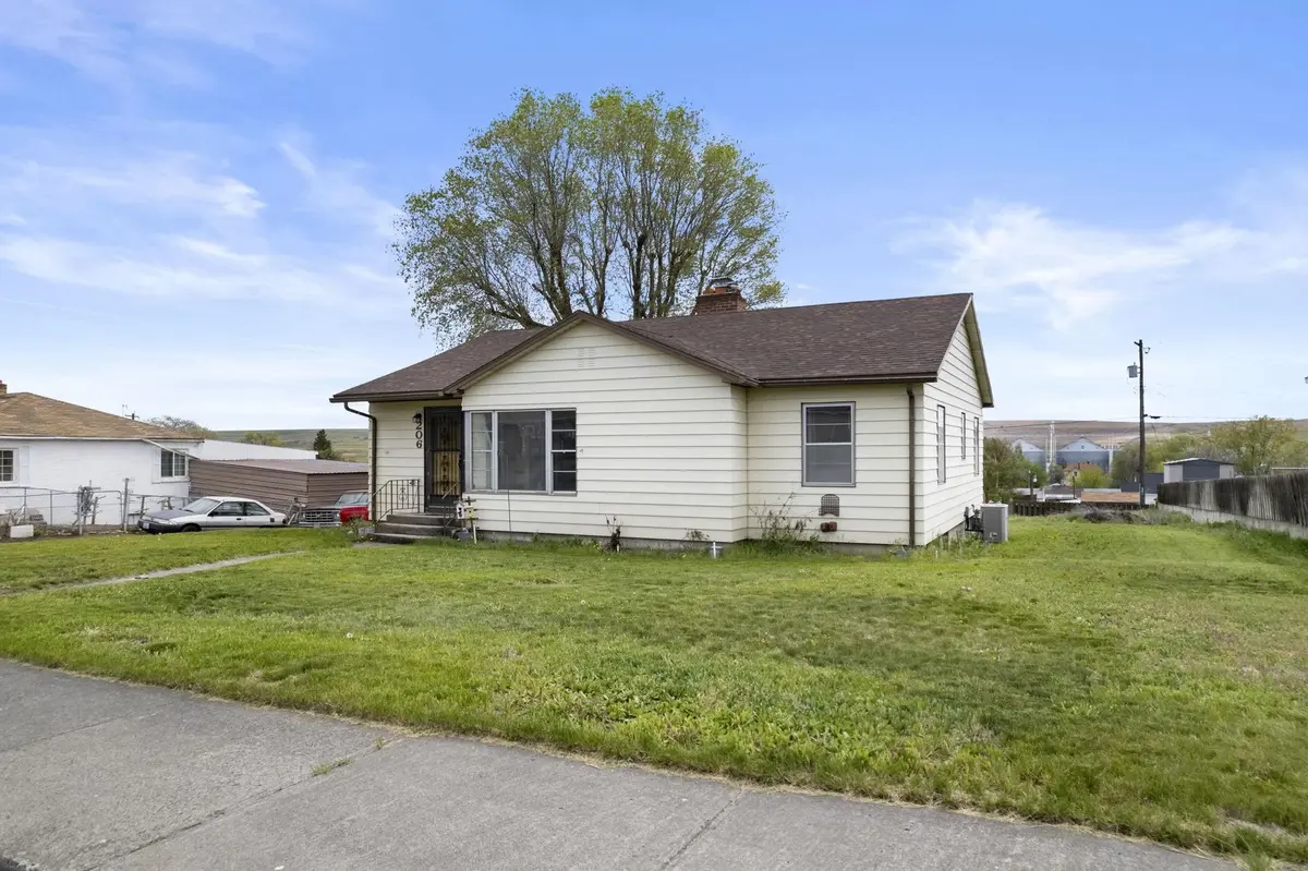 206 E 6th St, Lind, WA 99341
