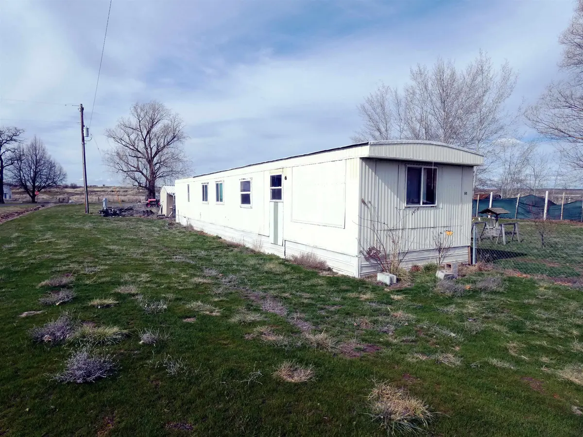 611 Spokane St, Lamont, WA 99017