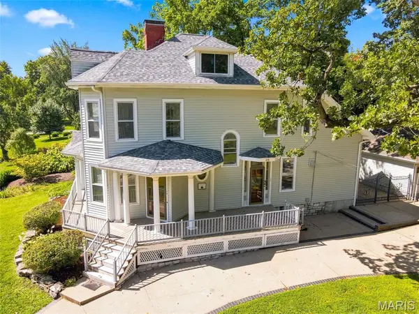 34 E Swon AVE, Webster Groves, MO 63119