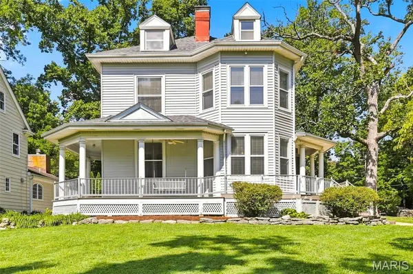 34 E Swon AVE, Webster Groves, MO 63119