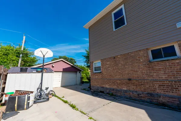 8421 S SCOTTSDALE AVE, Chicago, IL 60652