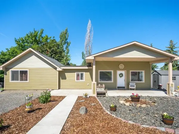 10111 S Electric St,  Four Lakes,  WA 99014