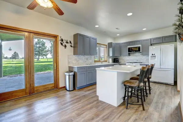 814 N High Desert Dr, Deer Park, WA 99006