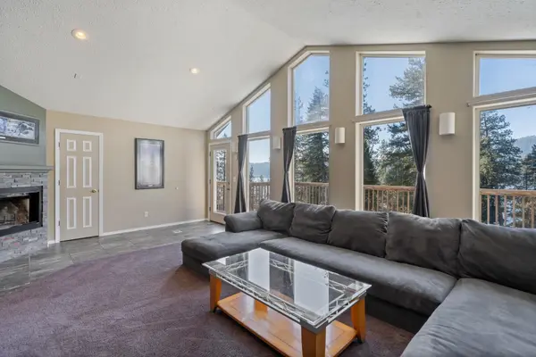12826 N East Newman Lake Dr, Newman Lake, WA 99025