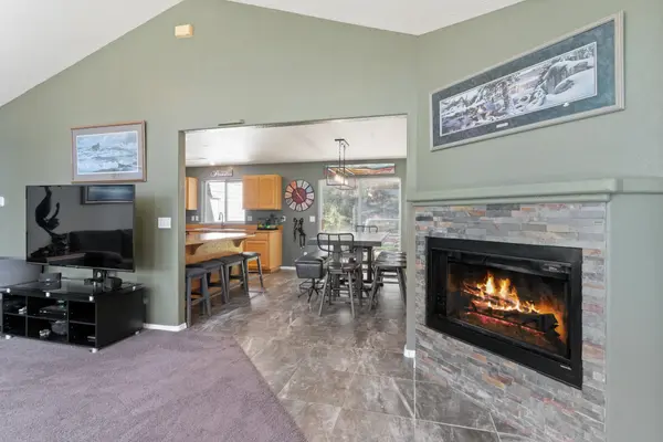 12826 N East Newman Lake Dr, Newman Lake, WA 99025