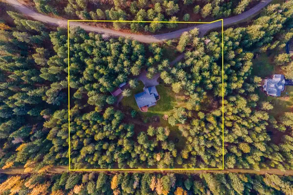 8010 N Garry Ln, Newman Lake, WA 99025