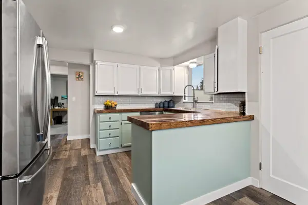 3004 N Maple Rd, Millwood, WA 99206
