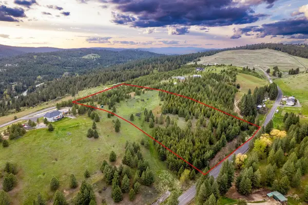 000 S Hidden Hollow Rd, Mica, WA 99023