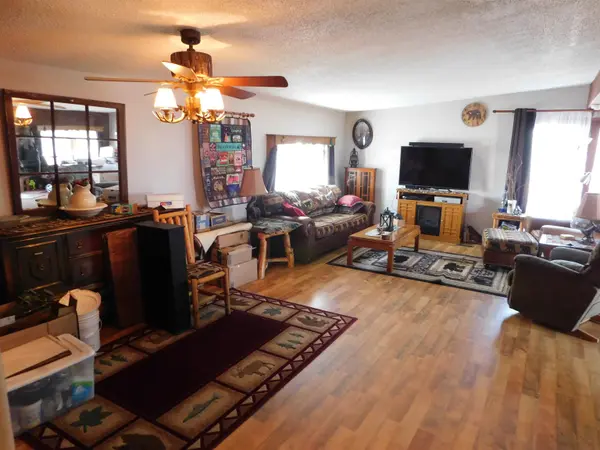 211 W PARADISE Rd, Spangle, WA 99031