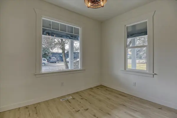 2130 W GRACE Ave, Spokane, WA 99205
