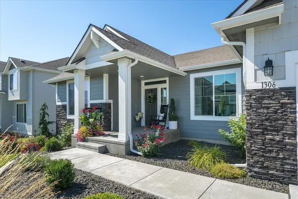 1306 S HODGES St, Greenacres, WA 99016