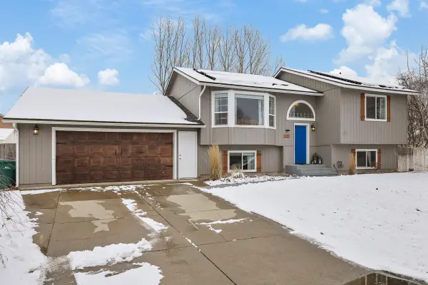 5710 N Blue Skies St, Newman Lake, WA 99025