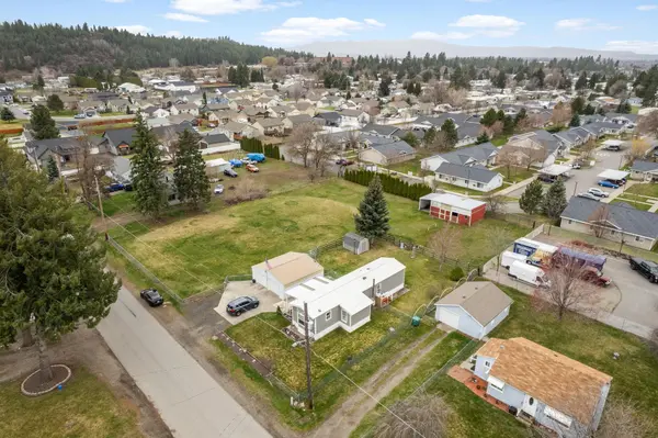 102 S Manifold Rd, Greenacres, WA 99016