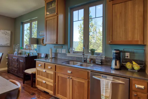 21226 E Harvard Vistas Ln, Newman Lake, WA 99025
