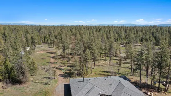 12102 N Craig Rd, Nine Mile Falls, WA 99026