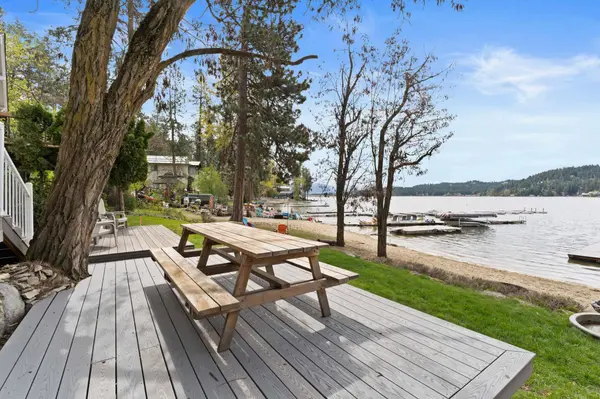 12935 N North Park St, Newman Lake, WA 99025