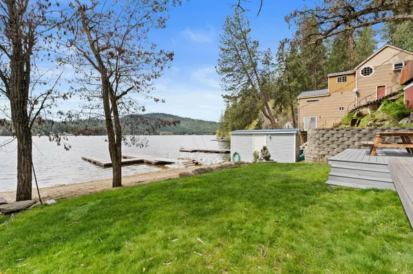 12935 N North Park St, Newman Lake, WA 99025