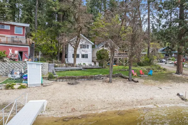 12935 N North Park St,  Newman Lake,  WA 99025