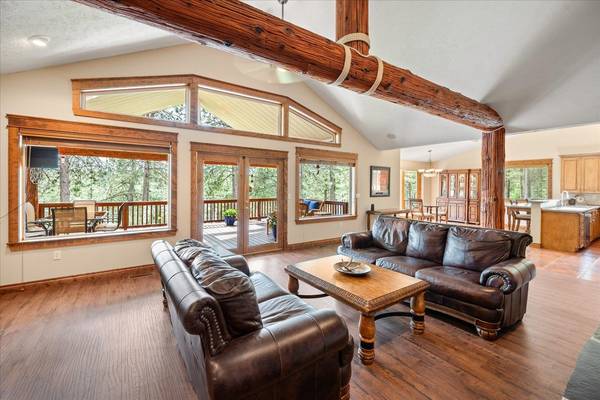 2218 E Sandy Beach Rd Elk, WA 99009