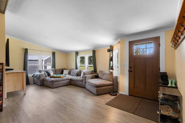 5803 E Eloika Ln, Elk, WA 99009