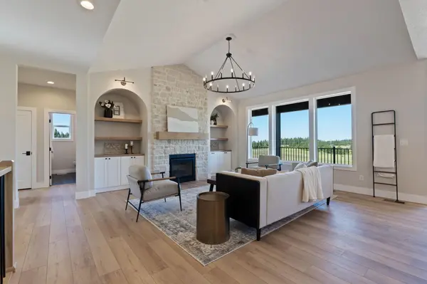 33025 N Whitetail Ln, Chattaroy, WA 99003