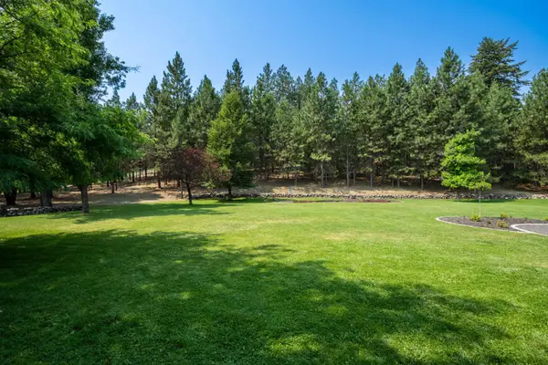 1806 E Whispering Springs Ln, Colbert, WA 99005