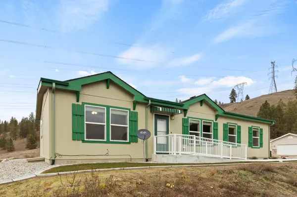 10511 N Maximilian Ln, Nine Mile Falls, WA 99026