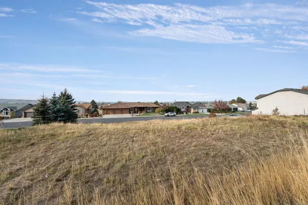 8101 S West Terrace Dr, Cheney, WA 99004