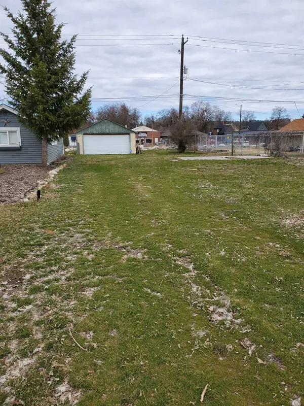 8939 E FREDERICK Ave, Millwood, WA 99212