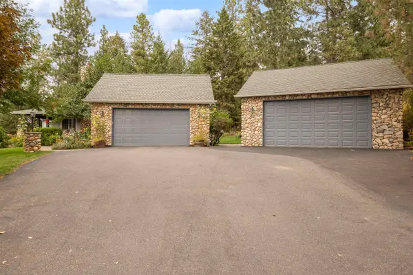 16412 N Greenbluff Rd, Colbert, WA 99005