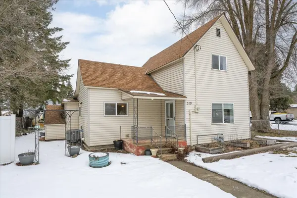 319 E 3RD St Deer Park, WA 99006
