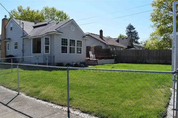 4827 N STEVENS St, Spokane, WA 99205