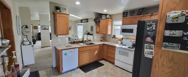 3015 N Hutchinson Rd, Millwood, WA 99212