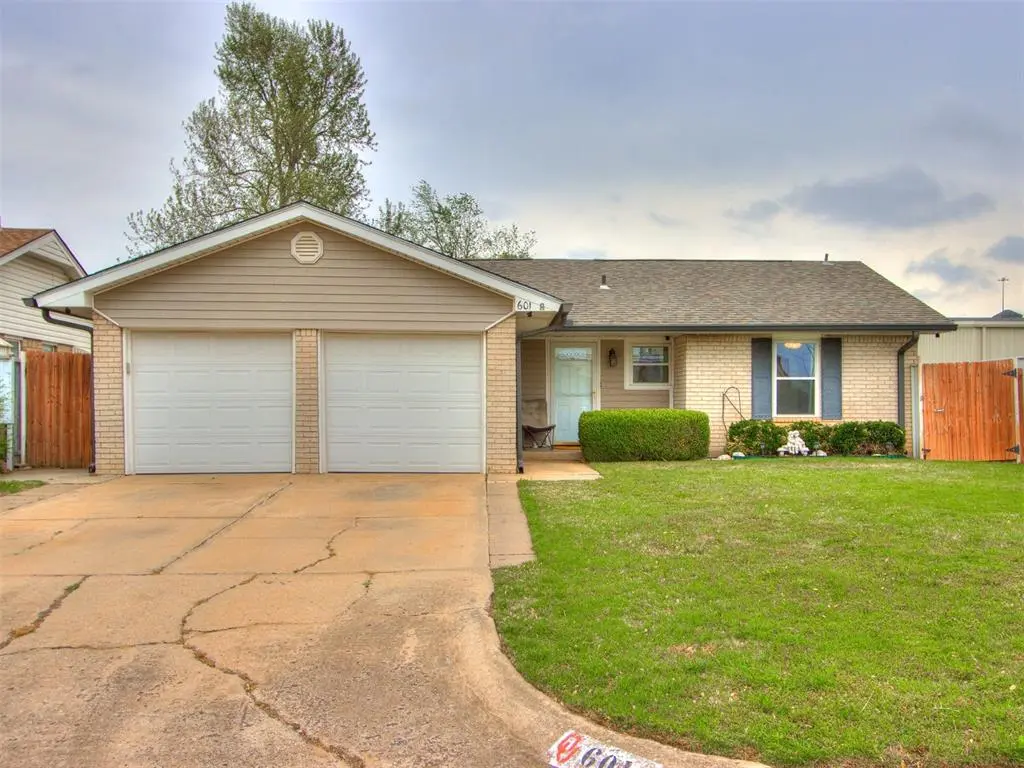 601 NW 17th ST, Moore, OK 73160