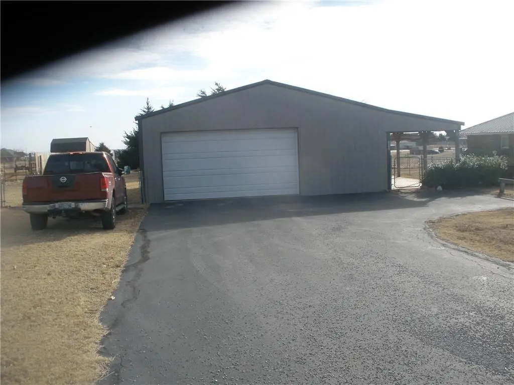 2323 CR1222 RD, Blanchard, OK 73010