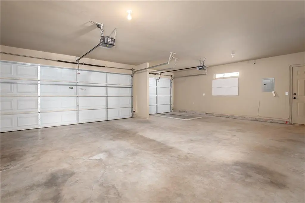 1701 NE 34th ST, Moore, OK 73160
