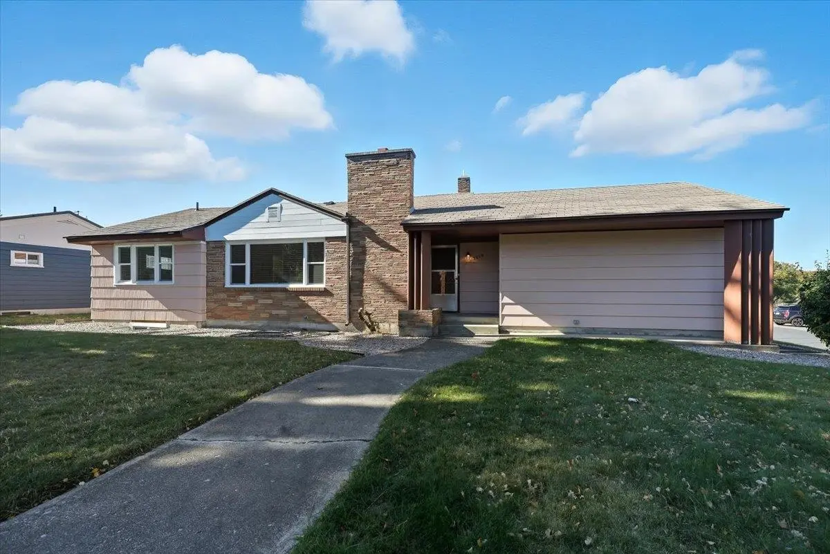 3019 N Locust Rd, Millwood, WA 99206