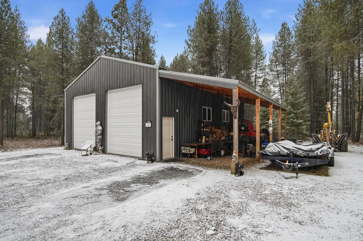 10621 N Whispering Pines Ln, Elk, WA 99009