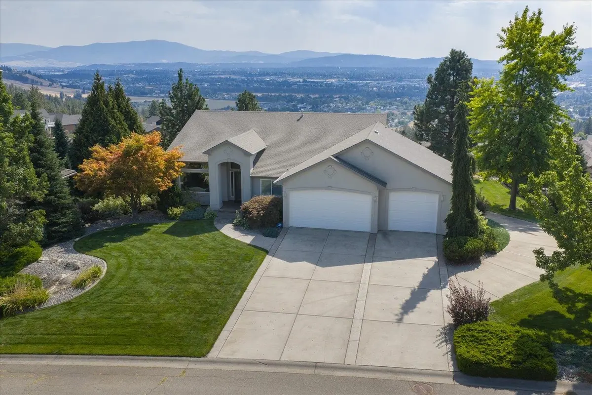 8816 E Woodland Park Dr, Spokane, WA 99217