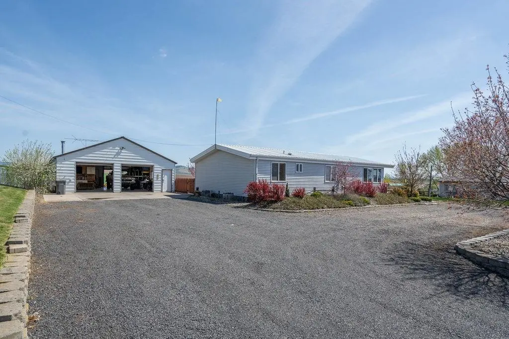 810 N 1st St, Garfield, WA 99103