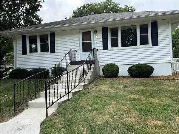 1210 Lipper AVE, Higginsville, MO 64037