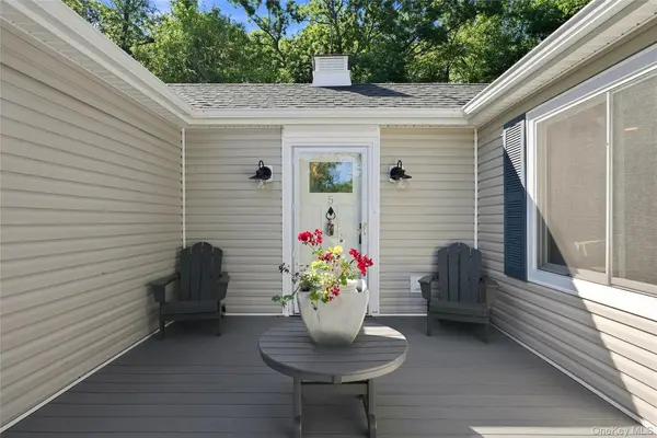 5 Mountain DR, Mahopac, NY 10541