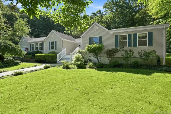 5 Mountain DR, Mahopac, NY 10541