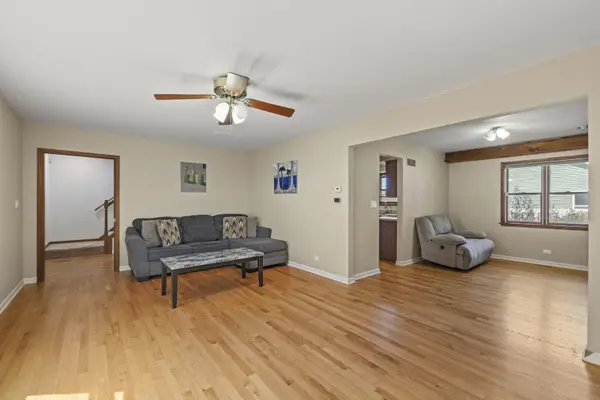 1300 Wolff AVE, Elgin, IL 60123
