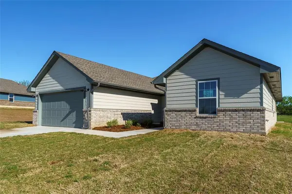 1916 Eli AVE, Tuttle, OK 73089