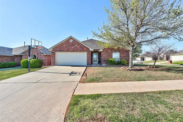 12524 SW 12th ST, Yukon, OK 73099