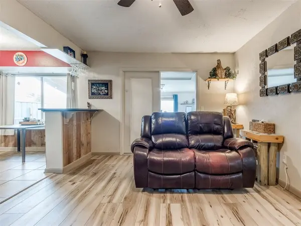 601 NW 17th ST, Moore, OK 73160