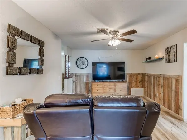 601 NW 17th ST, Moore, OK 73160