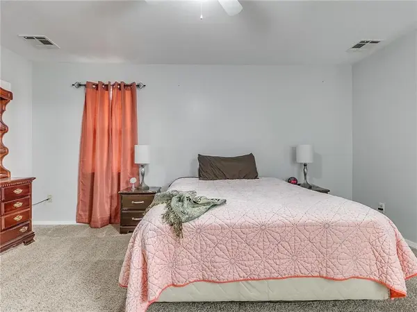 5918 NW 43rd ST, Warr Acres, OK 73122